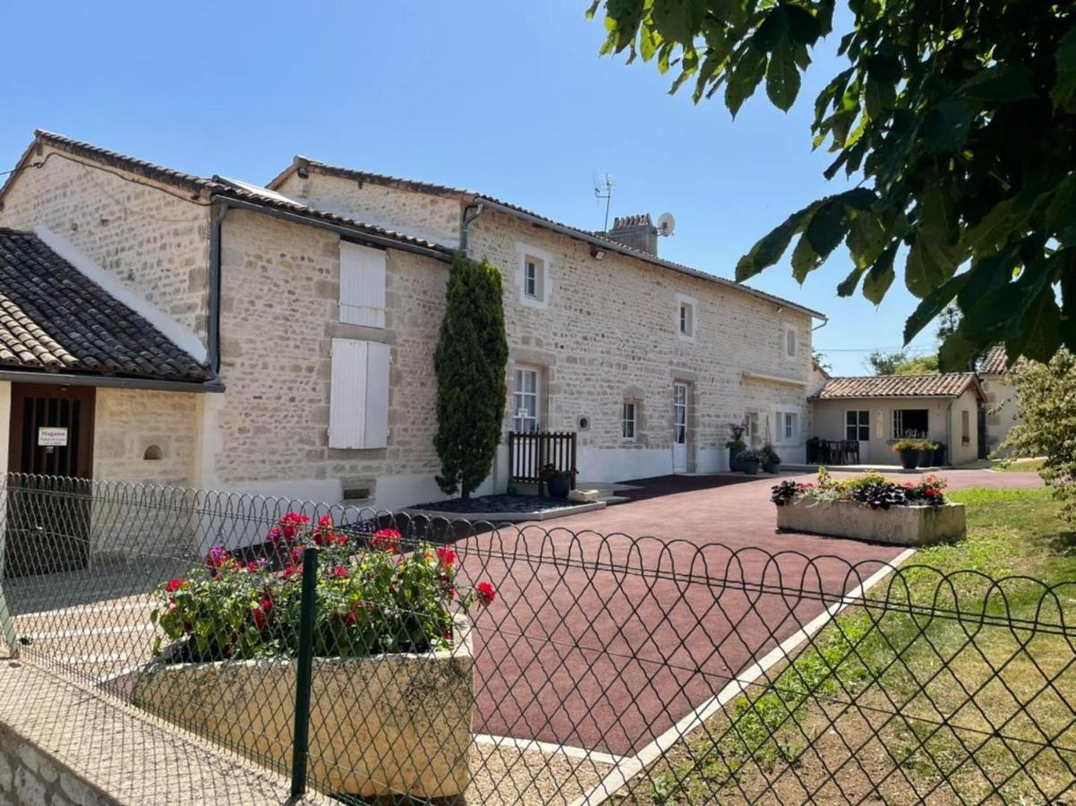 Chambres D'Hotes Du Puy D'Anche Sauzé-Vaussais Kültér fotó